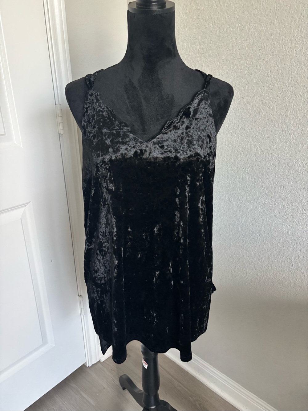 Umgee black crushed velvet camisole tank with spaghetti straps size medium